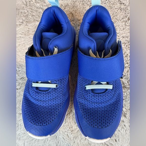 All in Motion Smooth Outsole Sneakers- Size 4 - Picture 2 of 10